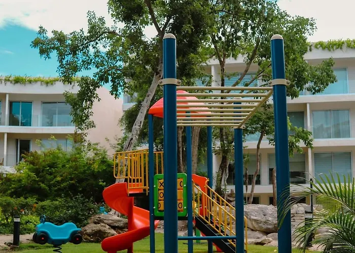 Stylish With Private Balcony, Pool And Gym