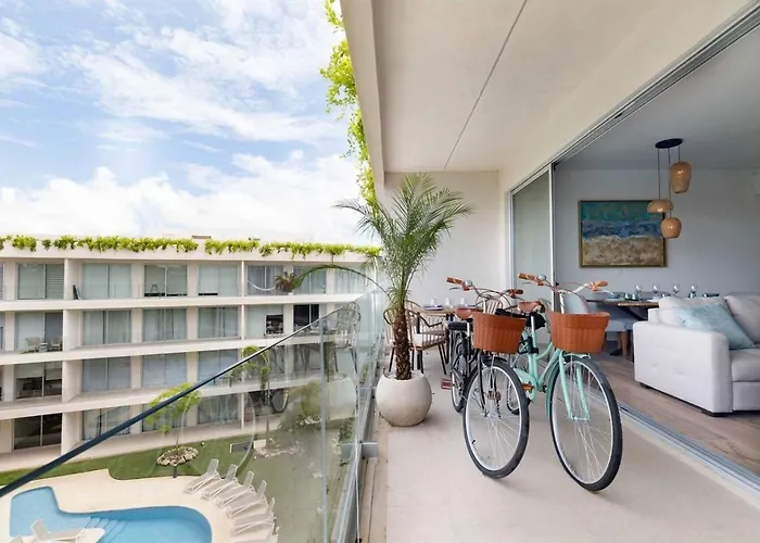 Stylish With Private Balcony, Pool And Gym Holiday home *