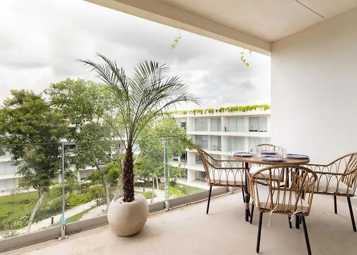 Stylish With Private Balcony, Pool And Gym Holiday home