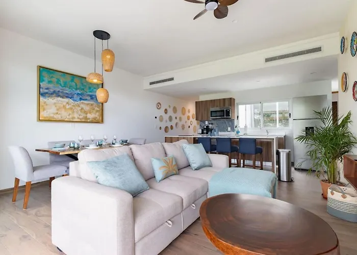 Stylish With Private Balcony, Pool And Gym *