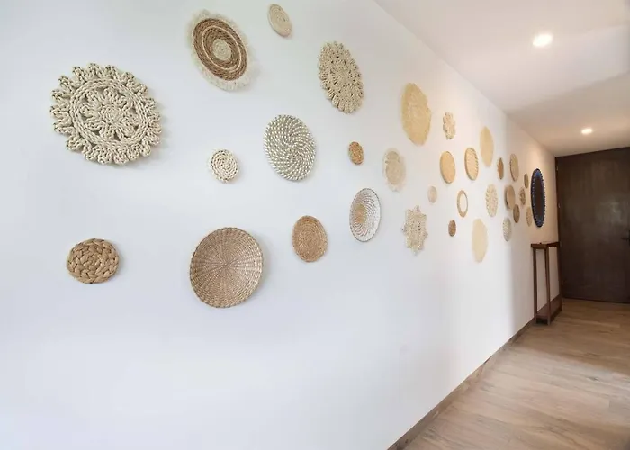 Stylish With Private Balcony, Pool And Gym *