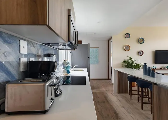 Stylish With Private Balcony, Pool And Gym Holiday home *
