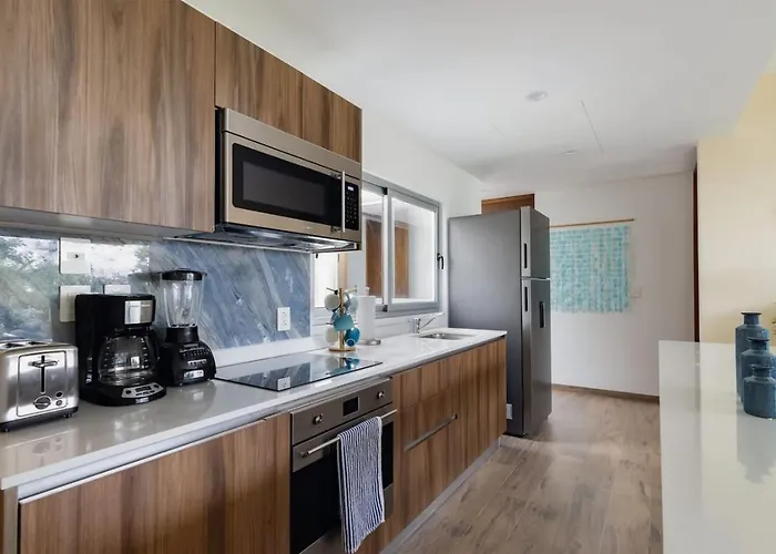 Stylish With Private Balcony, Pool And Gym Holiday home