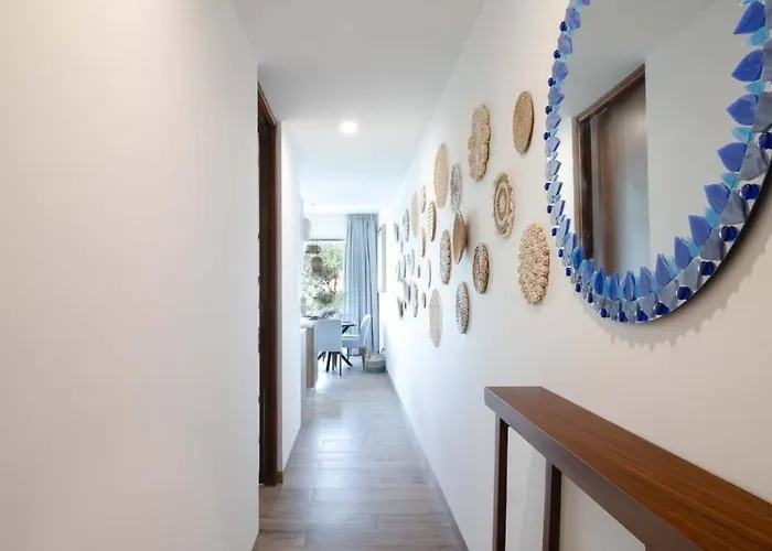 Stylish With Private Balcony, Pool And Gym