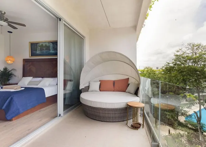 Stylish With Private Balcony, Pool And Gym Holiday home *