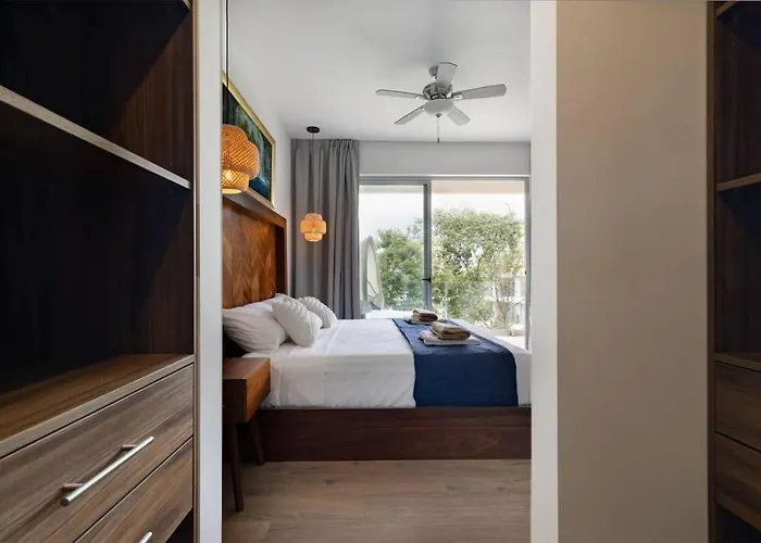 Stylish With Private Balcony, Pool And Gym Holiday home *