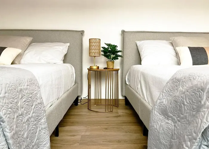Stylish With Private Balcony, Pool And Gym