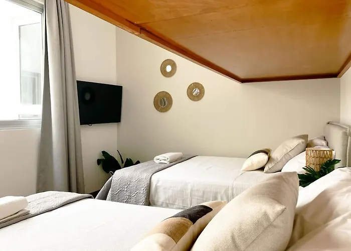 Stylish With Private Balcony, Pool And Gym Holiday home