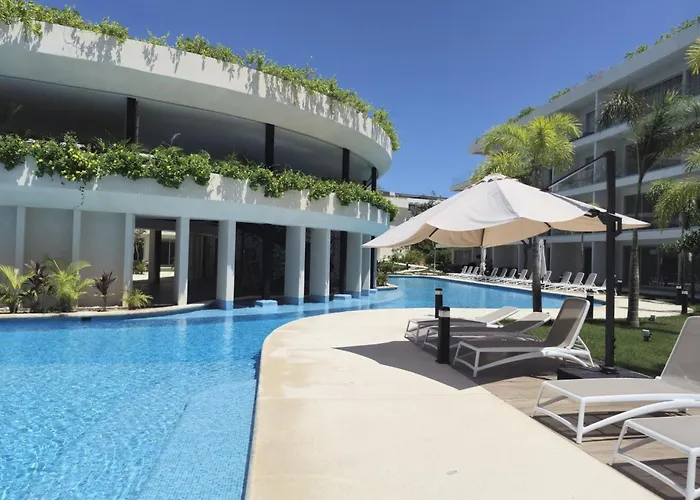 Stylish With Private Balcony, Pool And Gym Holiday home *